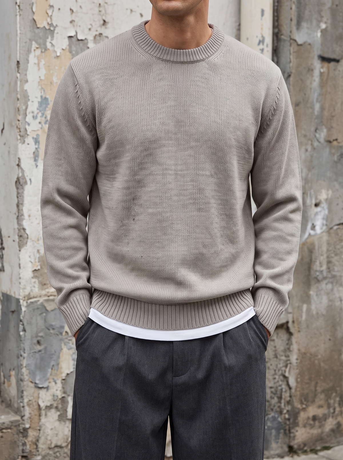 Ribbed crew neck and knit texture on a grey wool pullover — Francesco Bellani Navigli